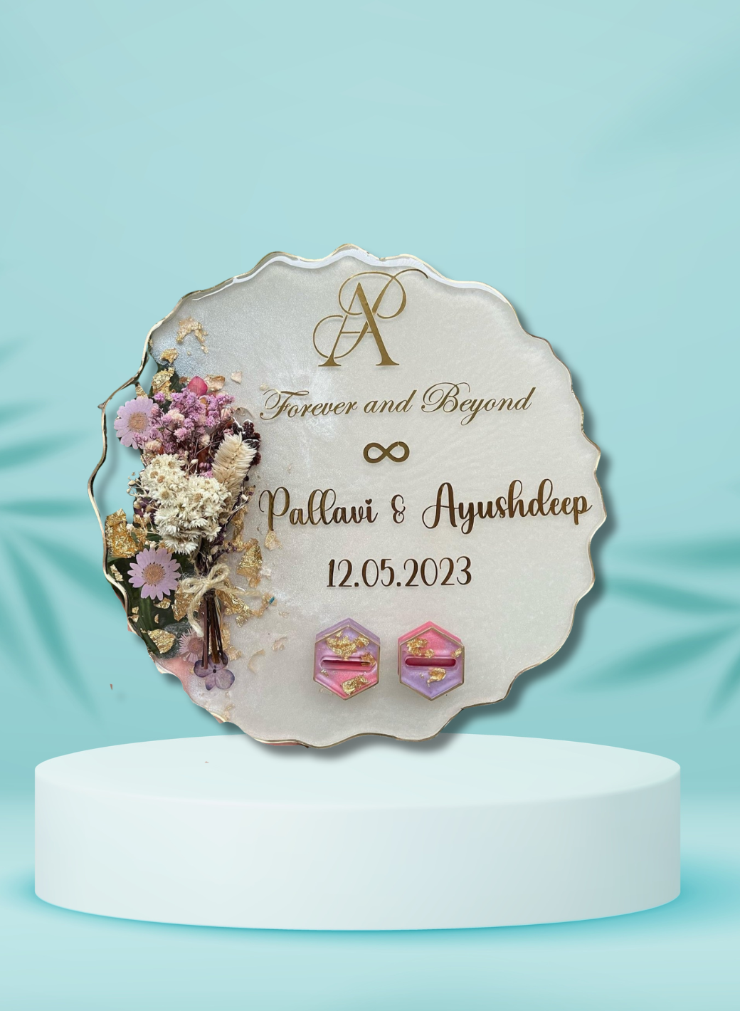 A decorative resin photo frame